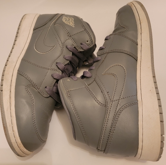 🟡NIKE Air Jordan 1 Retro Mid GS (6.5Y, 'Cool Grey Wolf Grey') - Picture 4 of 11